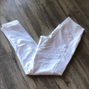 white leggings with pockets